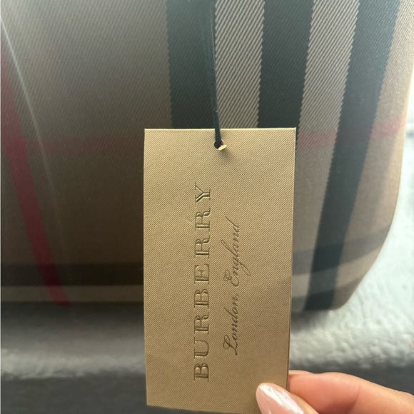 Brand New Burberry Purse - Picture 3 of 10